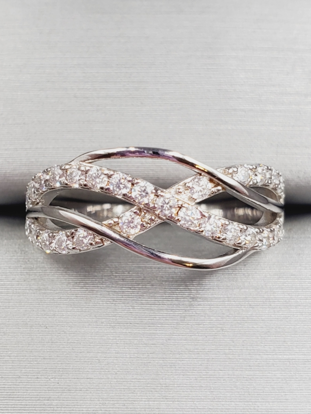 Round Cut Moissanite 925 Sterling Silver Twist Crossover Ring